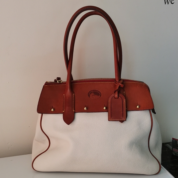 Dooney & Bourke Handbags - Authentic Vintage Beautiful Dooney & Bourke Bag.